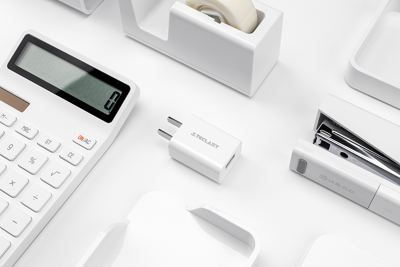 随手拍丨台电充电头（图ZMTUyNTcyOTAw） - 产品摄影 - 站酷设计师白底图原创素材 - 站酷ZCOOL