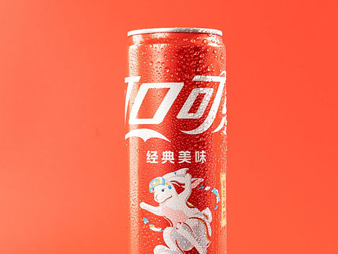兔年限定可乐摩登罐