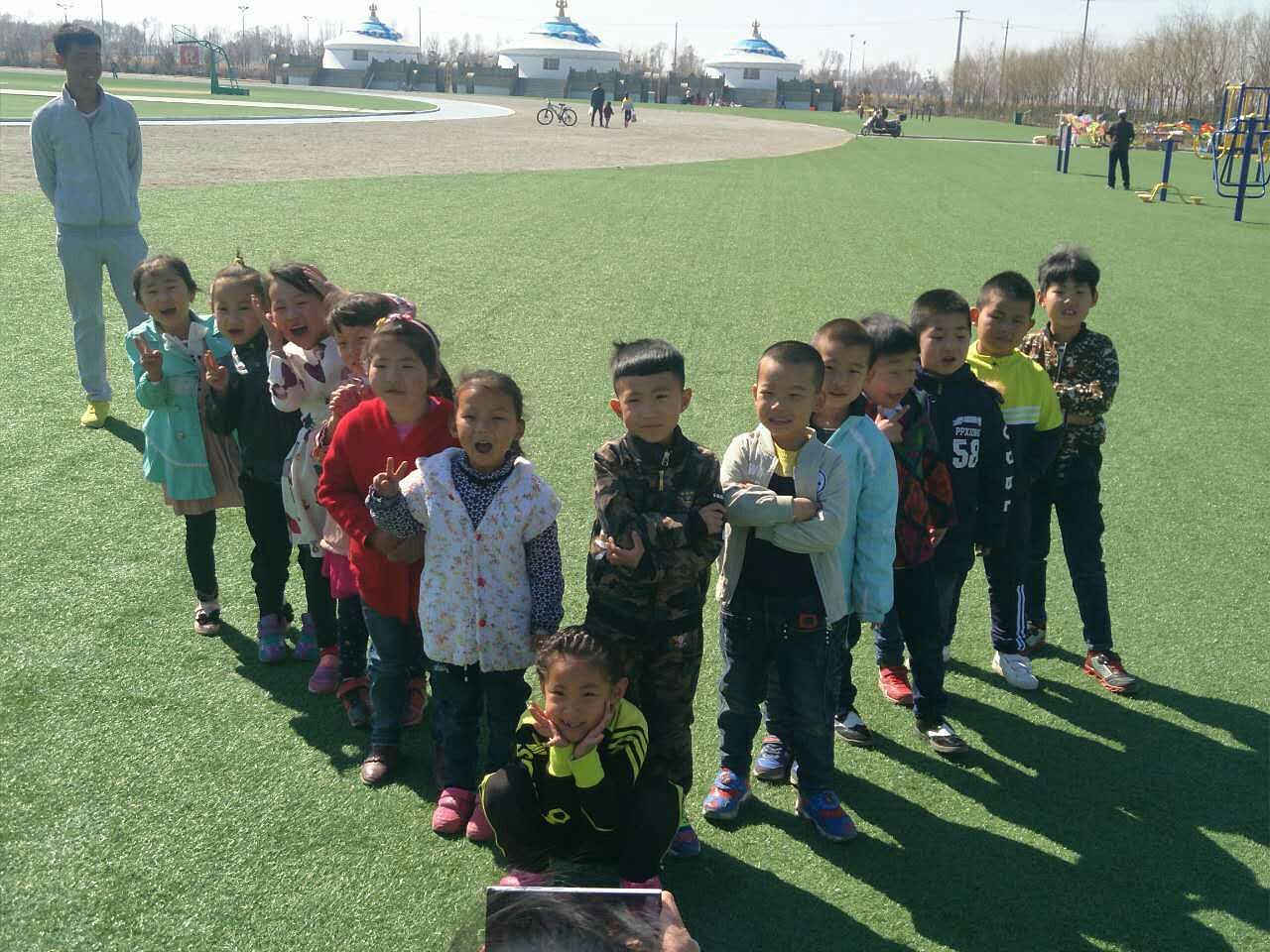 巴音镇幼儿园草莓二班春游亲子活动 2017.4.2