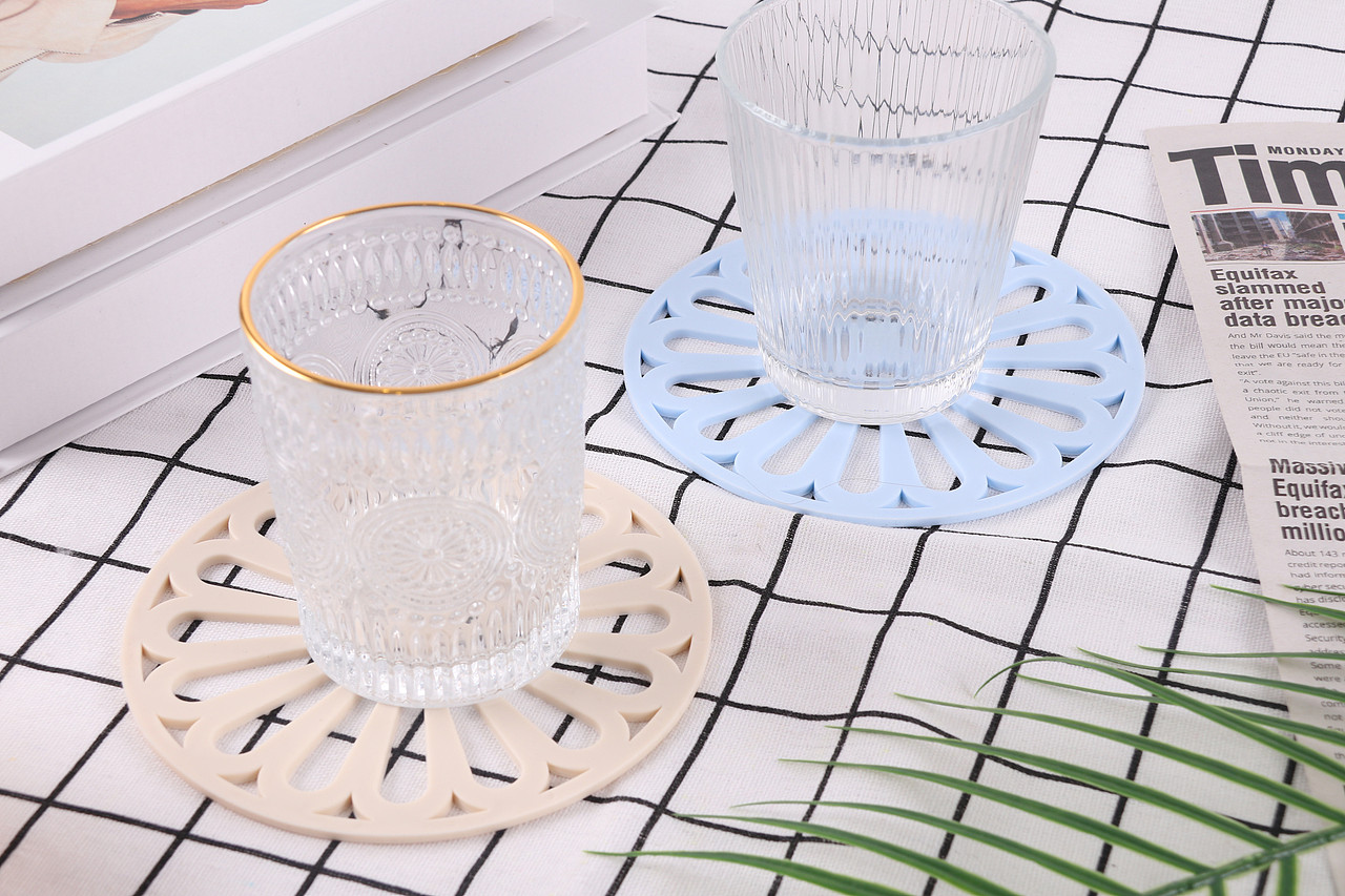 B01餐饮工具\C02-杯子水壶\V05塑料杯垫X2