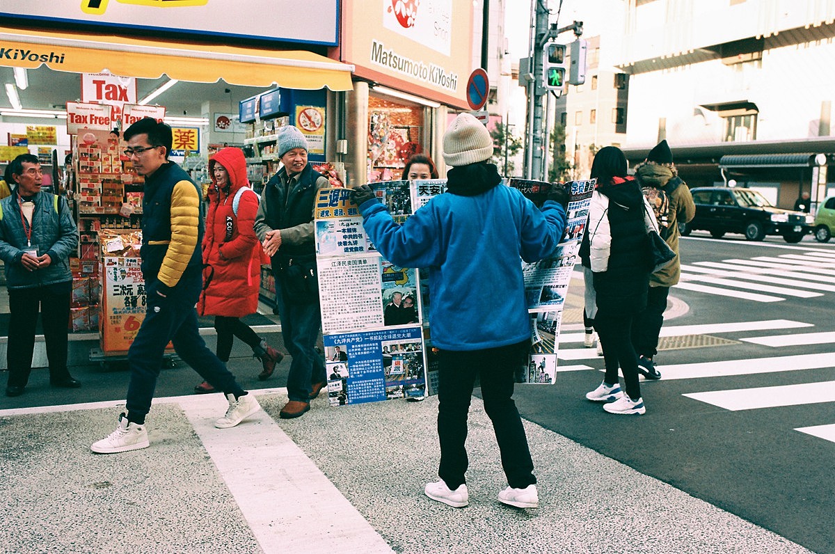在这里我们要严正批判邪恶势力妄想在海地污蔑我党领导的无耻行径,中国人民将会取得更大的胜利,一切反动派都是纸老虎!