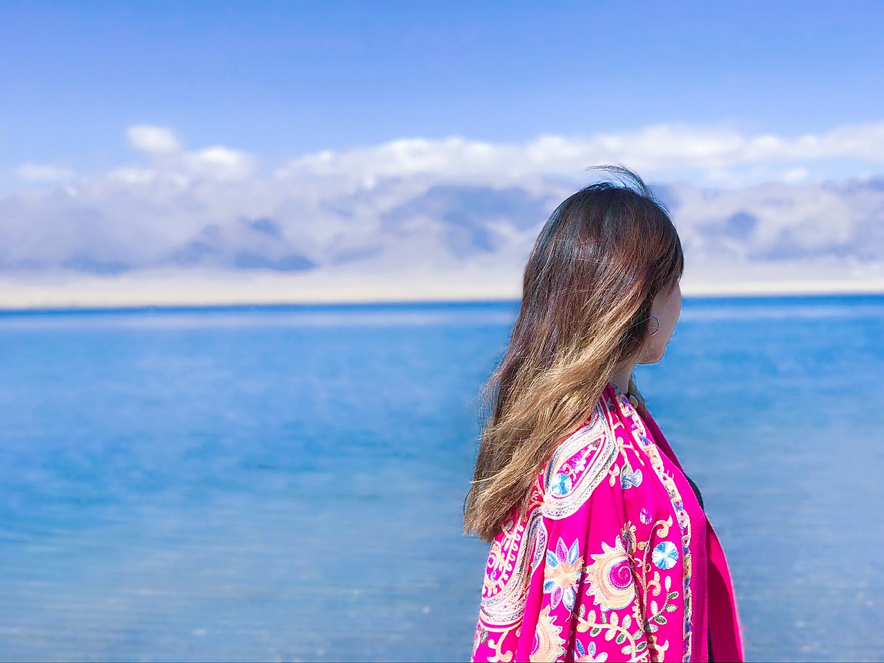 手机人像摄影----新疆伊犁赛里木湖（图ZOTMxNjA3NDA=） - 人像摄影 - 站酷设计师LIU珊原创素材 - 站酷ZCOOL