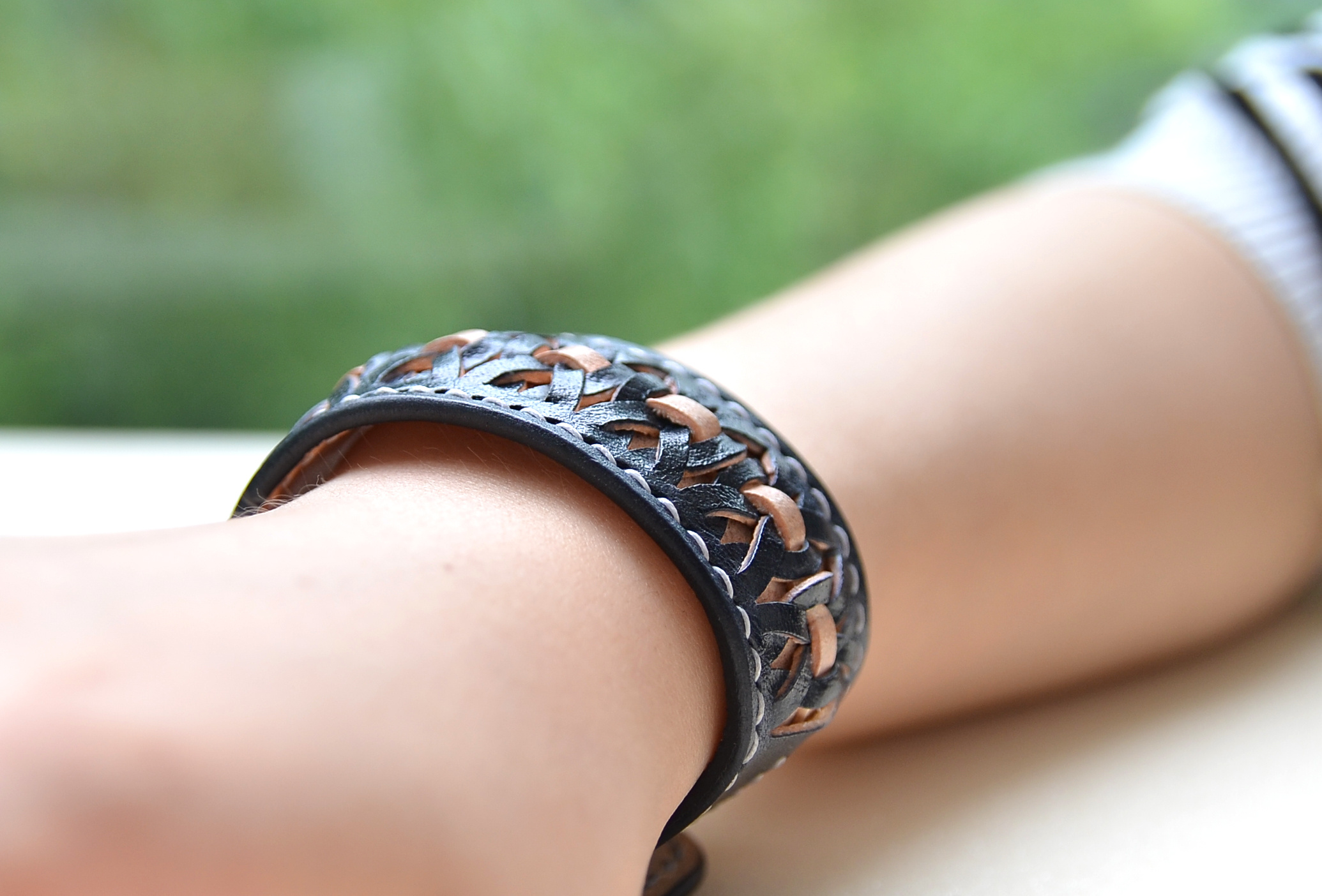 手工编织彩色皮手环