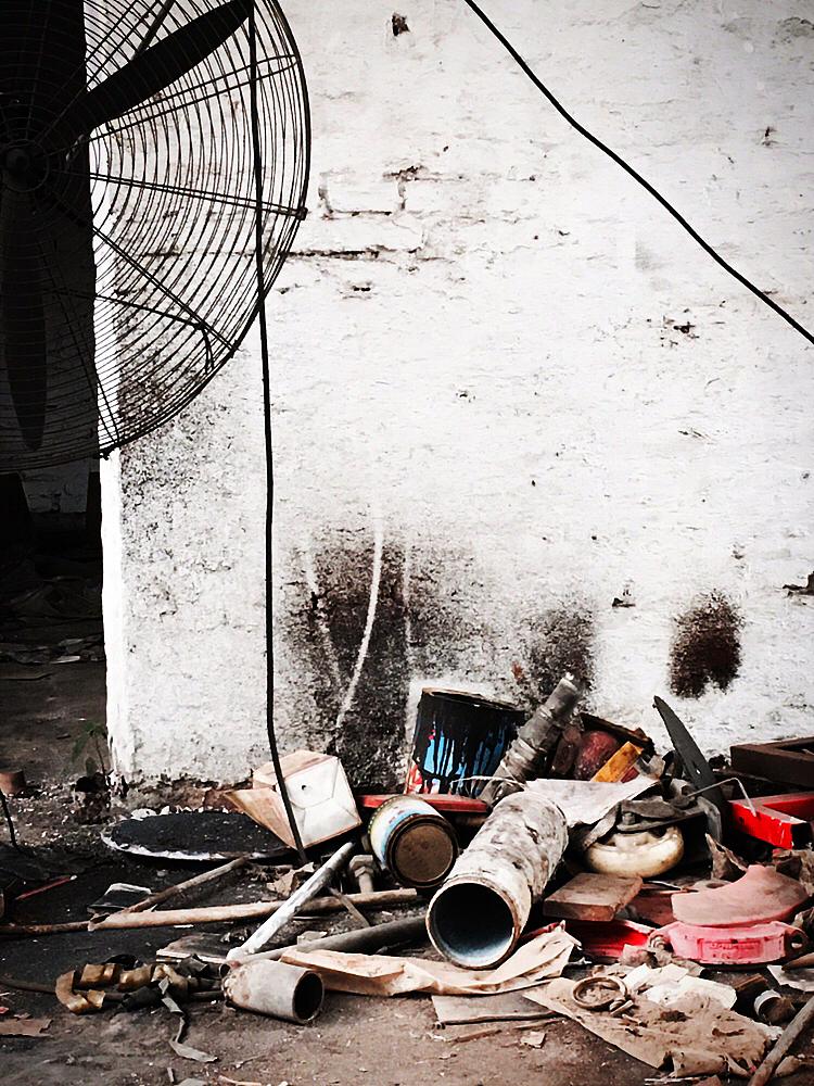 思绪中总有那么一幕，理更乱。