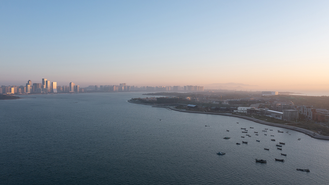 整座美术馆山海环拥