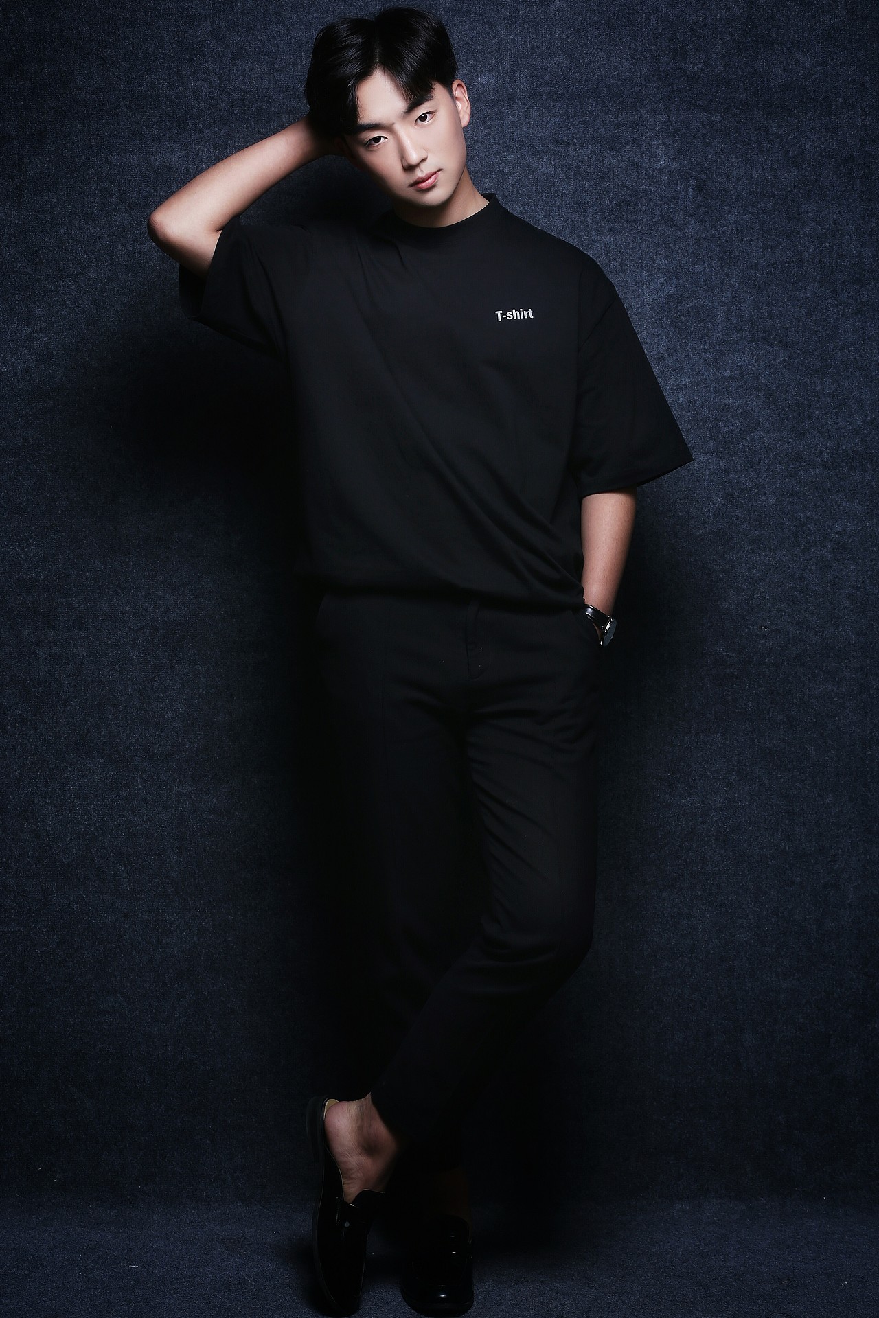 姚珂 易高国际装饰主案设计师 行业资质: 中国室内装饰协会会员 注册中级室内设计师 设计理念: 用设计与生活 缔造宅与灵魂 擅长风格: 清新北欧、现代简约、极简 所获荣誉: 2018年荣获“2018亞太設計師大賽”最佳方案奖 2018年荣获“2018亞太設計師新銳人物”奖 2019年荣获“老板电器杯”陕西省第十届室内装饰设计大赛方案类优秀奖 设计案例: 龙湖香醍·天辰别墅,逸翠园·御玺,龙湖·花千树,湖城大境天字一号 紫薇融侨 曲江公馆 曲江尚林苑 曲江兰亭 曲江华府 枫林意树 紫汀苑 ......