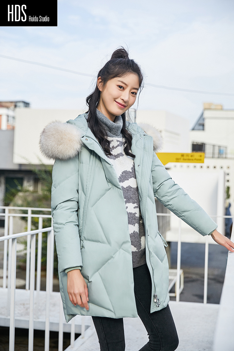 女装秋冬装模特外景拍摄