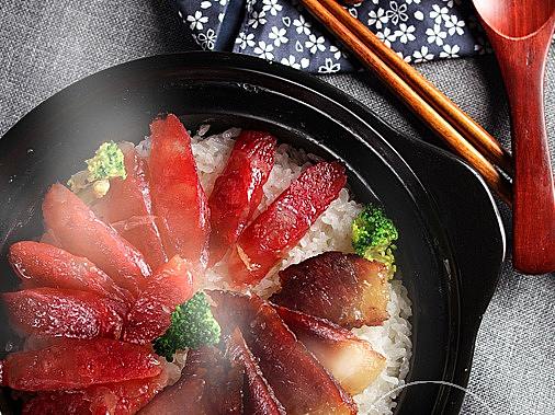 腊味双拚煲仔饭