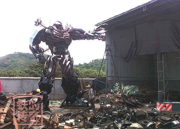 铁的传奇2014钢雕艺术的扛鼎作品问世:7米高变4版大黄蜂永驻重庆武隆风景区