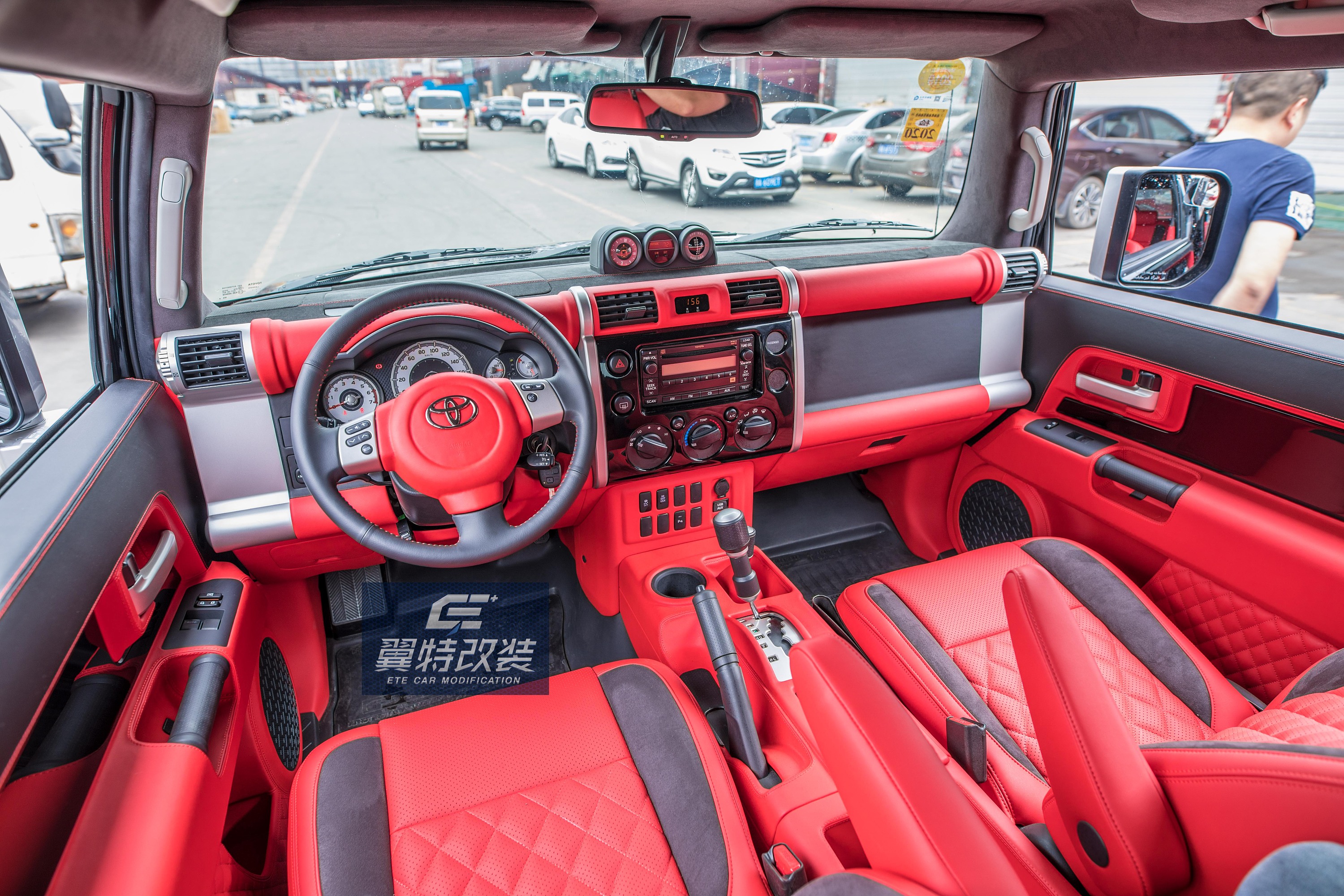 fj酷路泽红黑内饰|摄影|产品|易特改装 - 原创作品 - 站酷 (zcool)