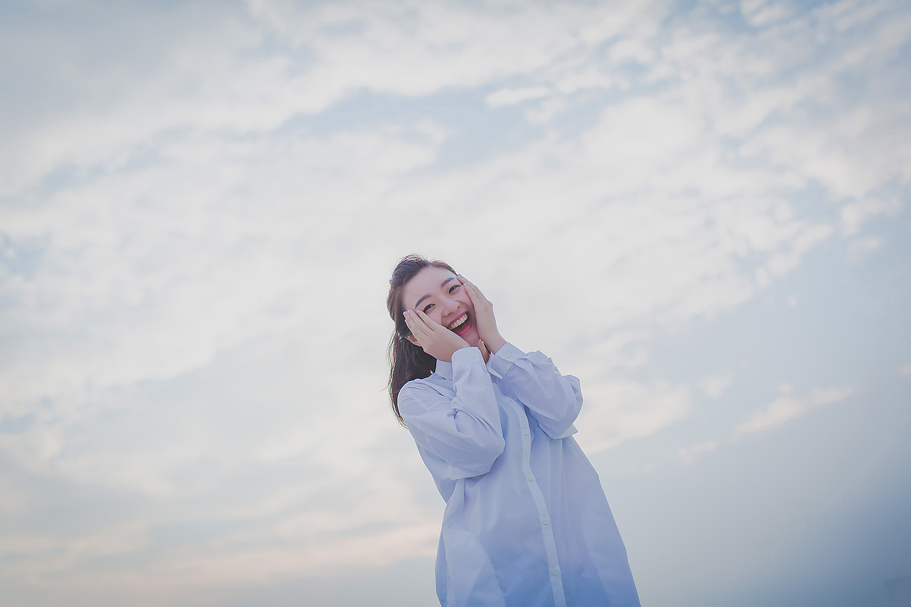 爱笑的女生可以拯救世界!