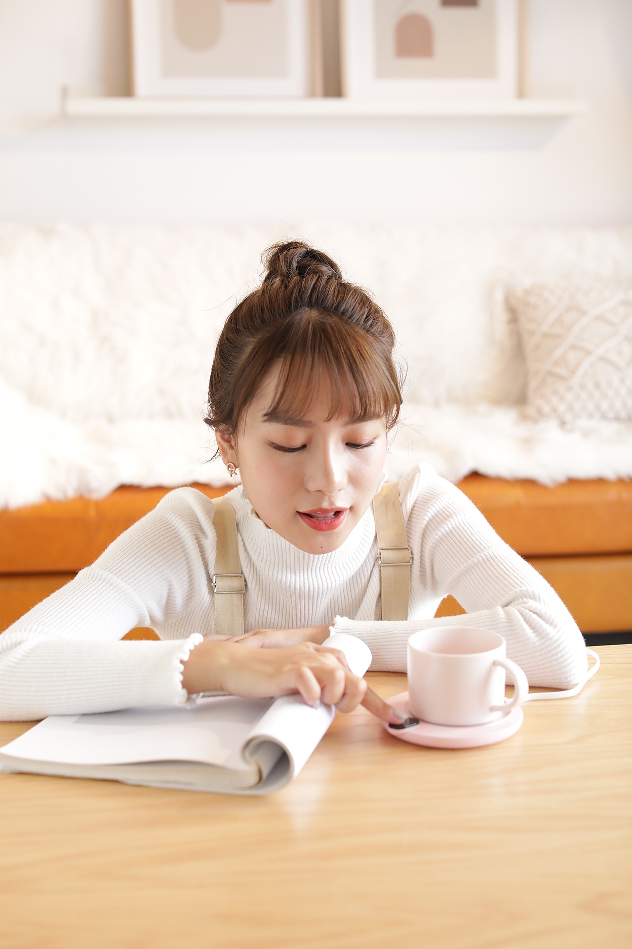 加热杯垫产品人物拍摄（图ZMzIyNzg2MDU2） - 人像摄影 - 站酷设计师小也仙森原创素材 - 站酷ZCOOL