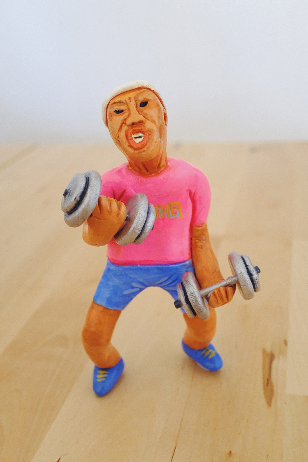 健身房里撸铁的大爷