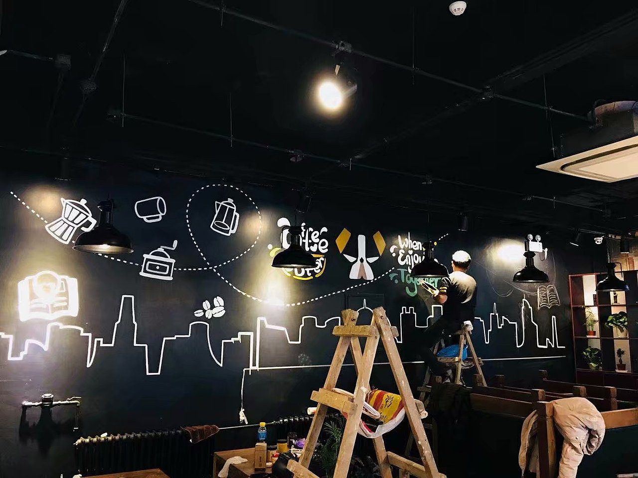 北京工商大学校内咖啡厅墙绘