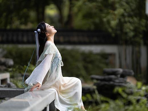 提及年少一词，当与忧愁相斥~ | 汉服拍摄