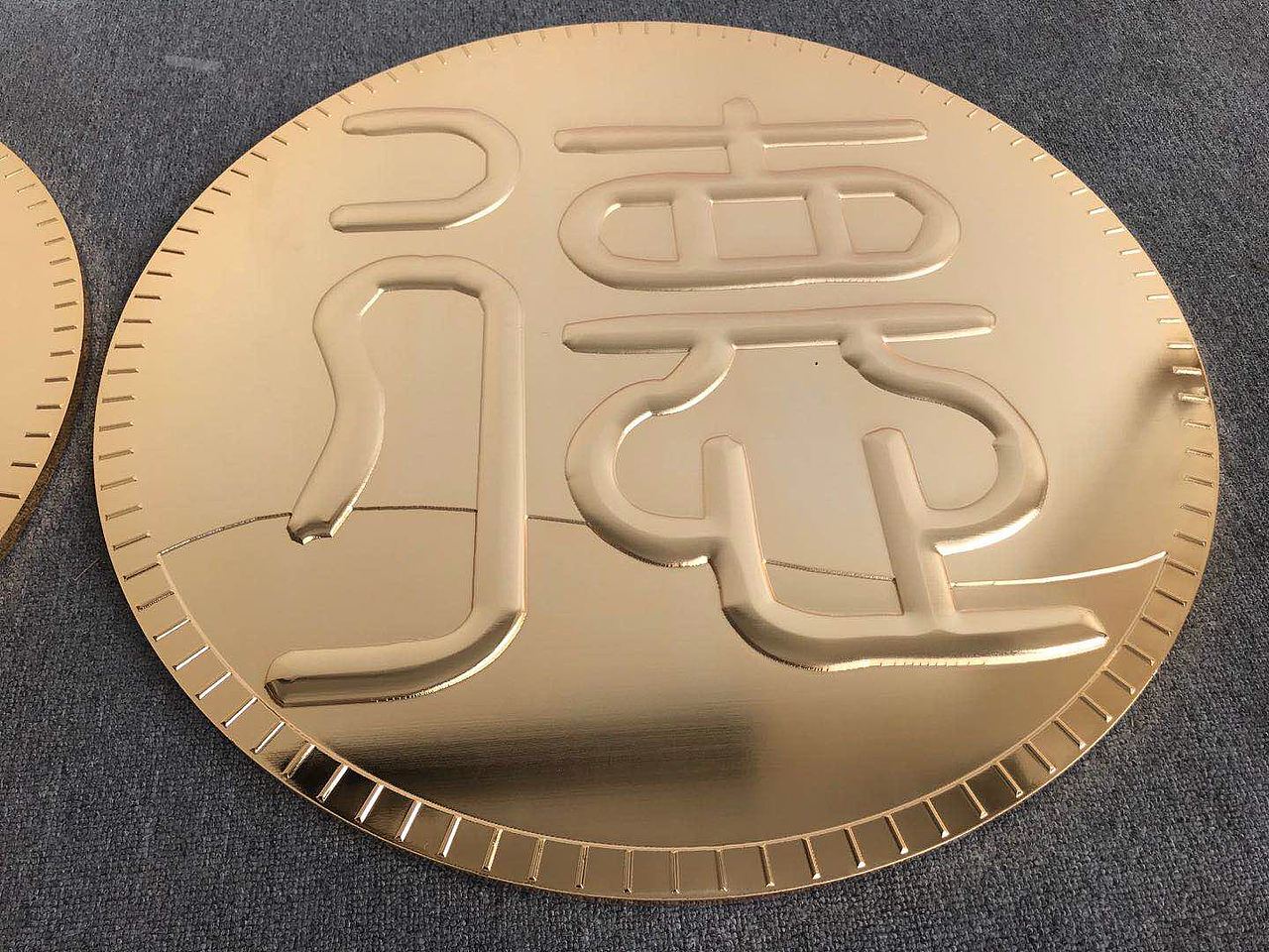 铝板浮雕门牌字体logo厂家专业定制实拍效果图