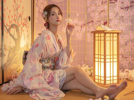 星辰坠入梦里