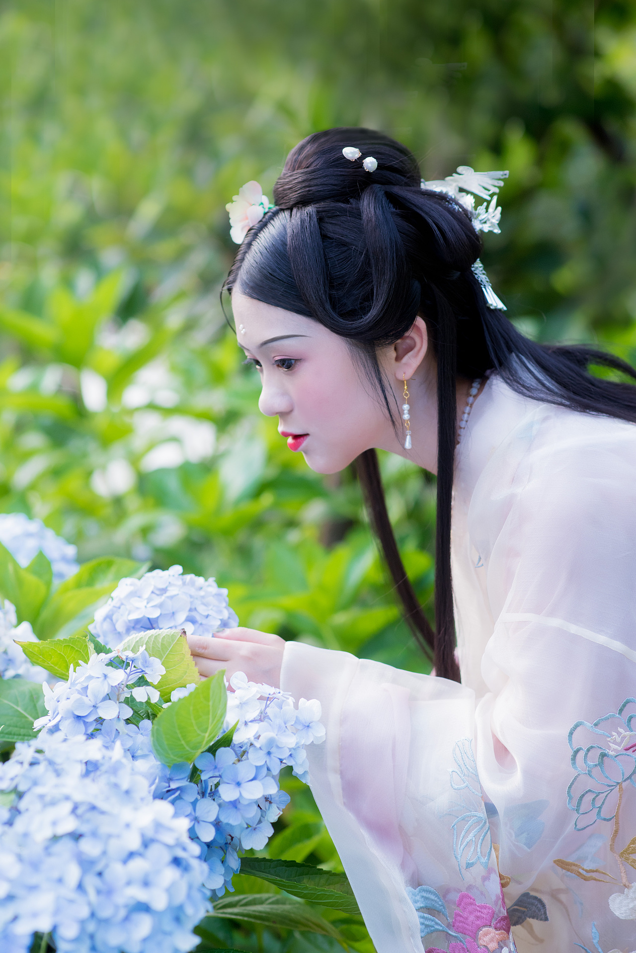 客\绣球花（图ZMTY2NjkxNjAw） - 人像摄影 - 站酷设计师荮桑不是药桑原创素材 - 站酷ZCOOL