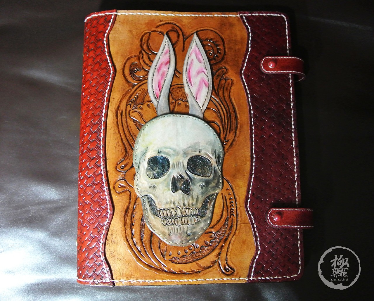 手绘雕刻兔耳朵骷髅笔记本