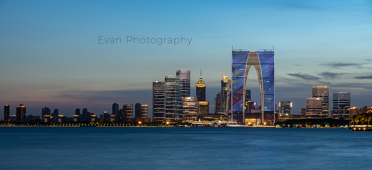 路过金鸡湖 拍秋裤