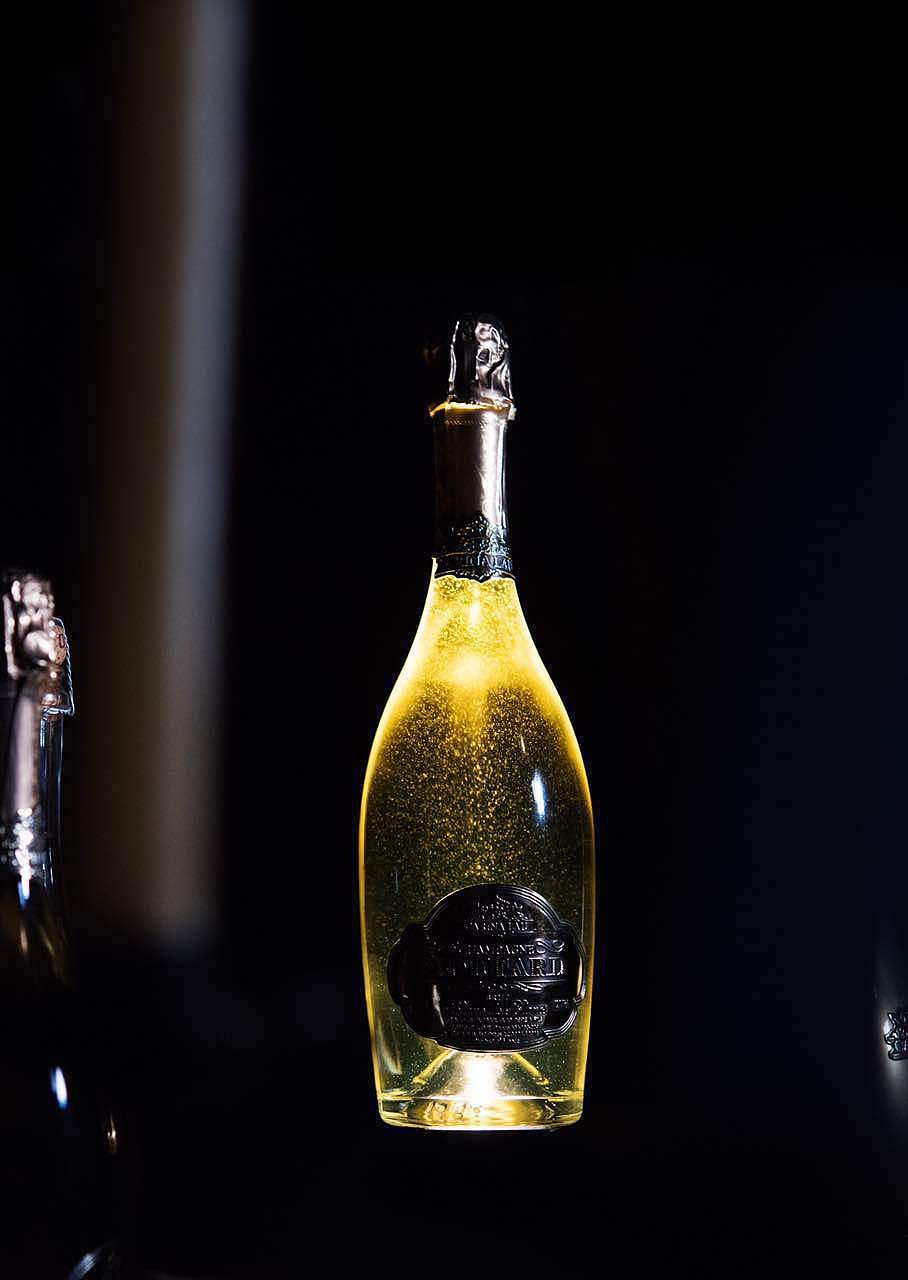 Carina Lau刘嘉玲的香槟