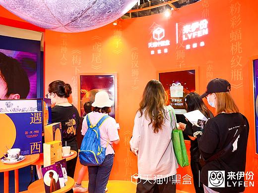 来伊份logo与爆款综艺“潮潮联合”， 荧屏之外潜藏爆款福利