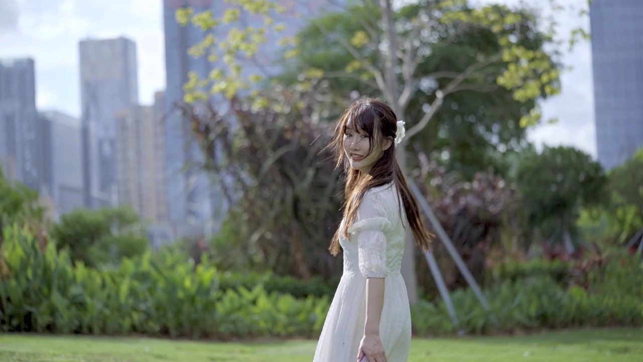 手机壳 视频 大自然 白色裙子 晴朗天空 户外