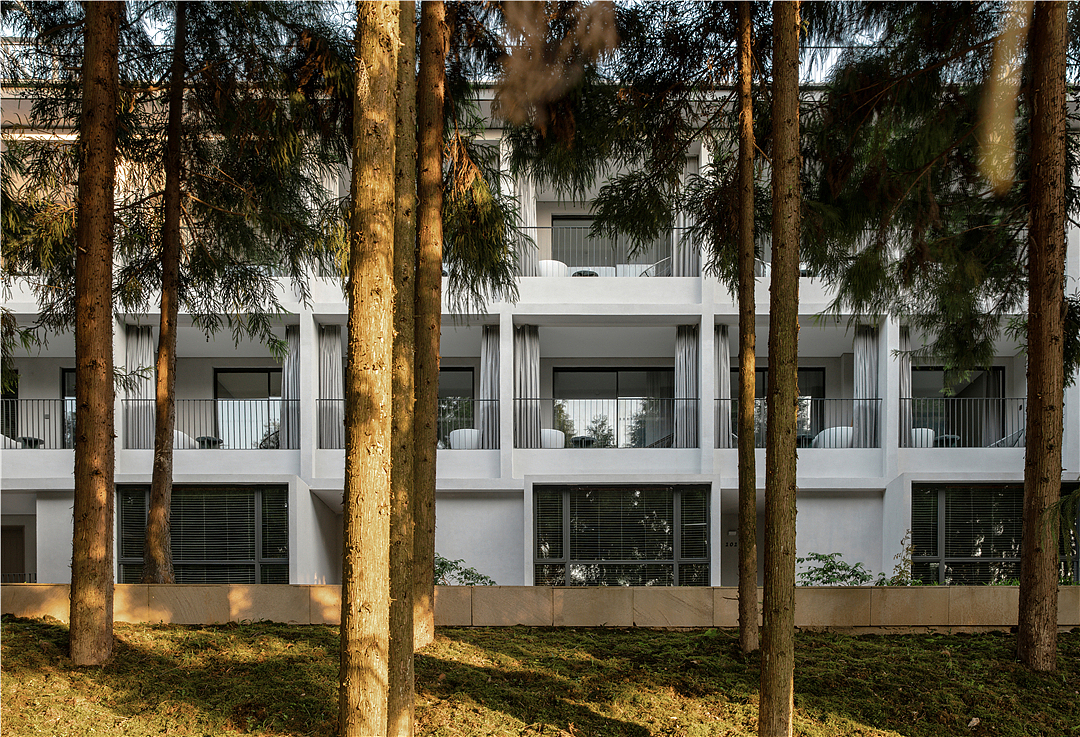 LEW丨废弃学校改造为民宿