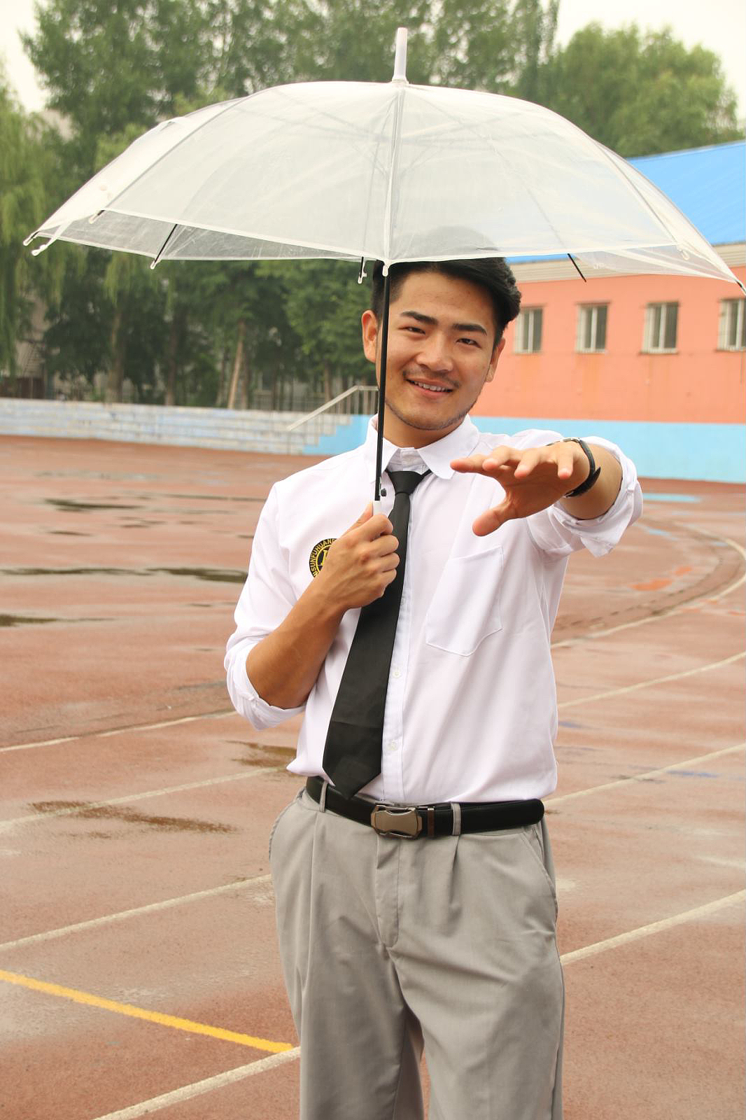 男孩拍毕业照（图ZMTYxMjk1MjQ0） - 人像摄影 - 站酷设计师巴巴baba原创素材 - 站酷ZCOOL