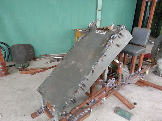 外壳是废铁柜门板。