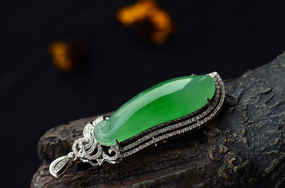 自然光下的翡翠才是真实的翡翠-精品篇