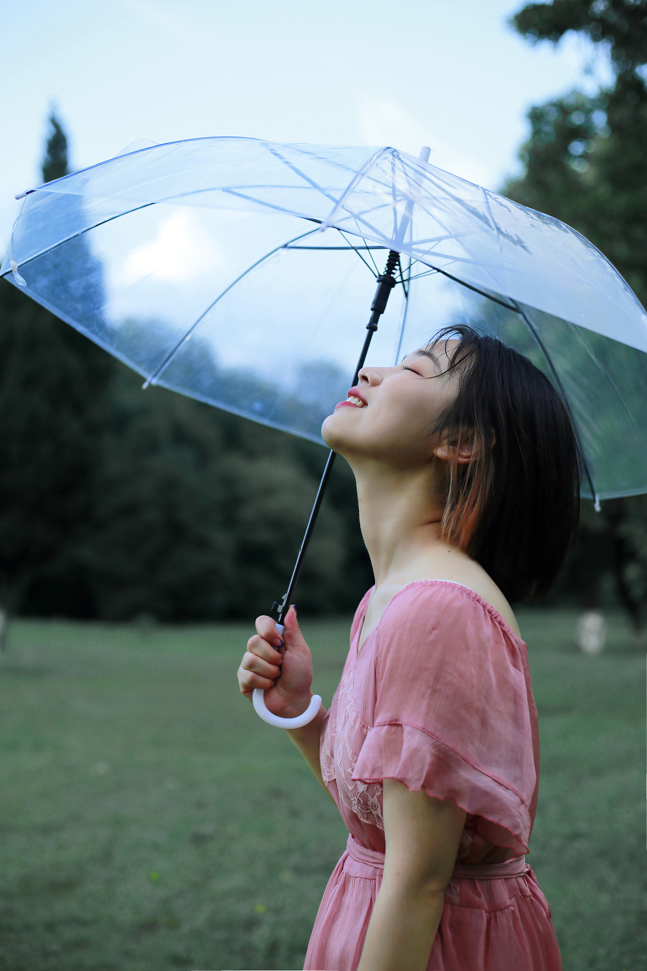 嘿，姑娘，你的笑里带着一点甜~