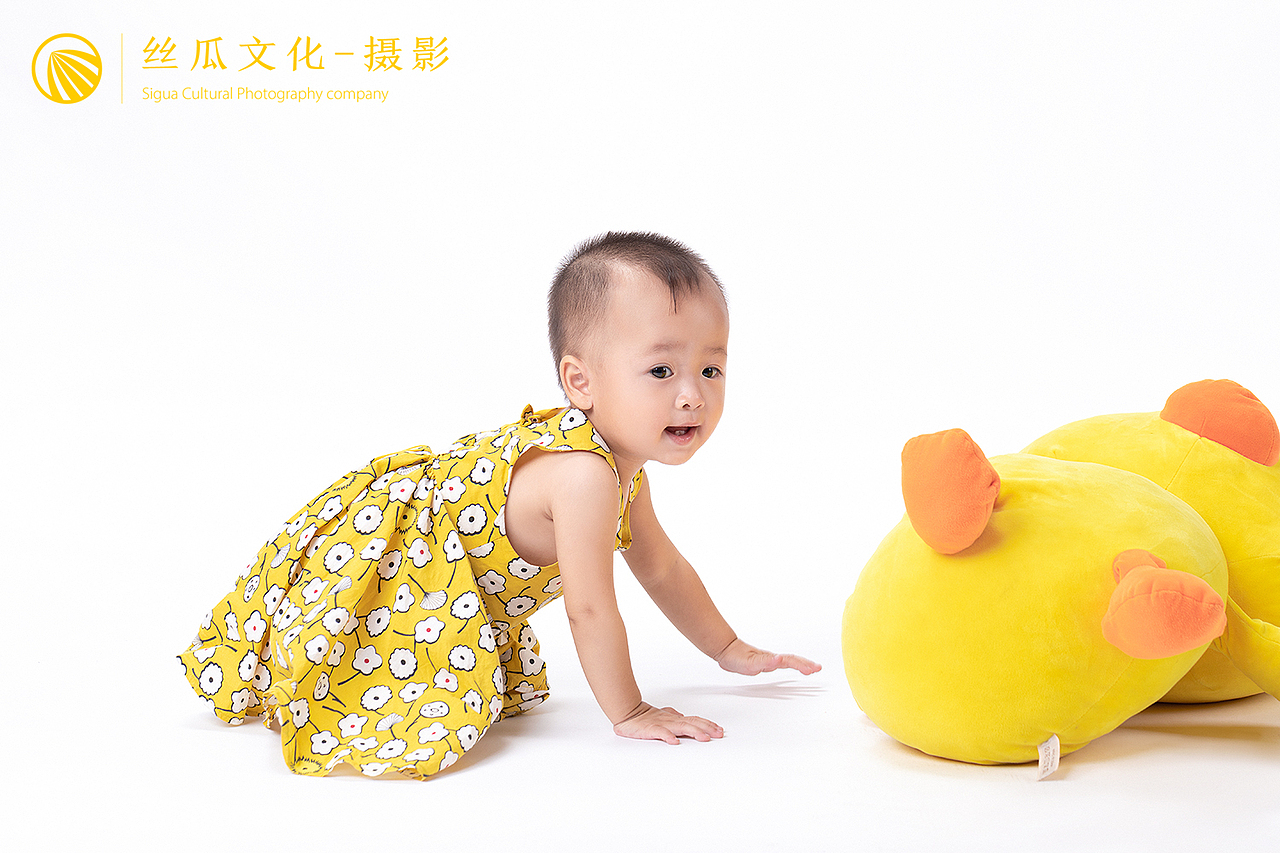 兒童周歲紀(jì)念照（圖ZMjY5NzkxMjAw） - 人像攝影 - 站酷設(shè)計(jì)師產(chǎn)品攝影精修原創(chuàng)素材 - 站酷ZCOOL