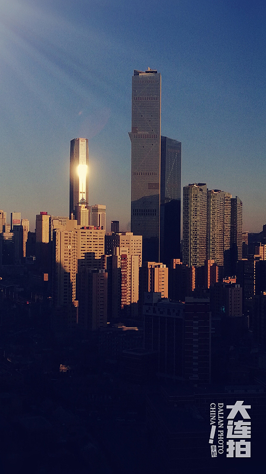 一直金色的钢笔