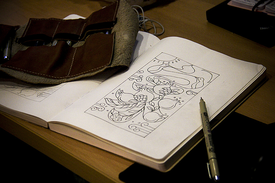 亲情&家 / 手工皮雕本（图ZMzU1MDg0MDg=） - 工艺品设计 - 站酷设计师品成PINCHIN原创素材 - 站酷ZCOOL