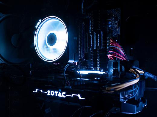 新装的电脑,拍了个照片觉得有点酷