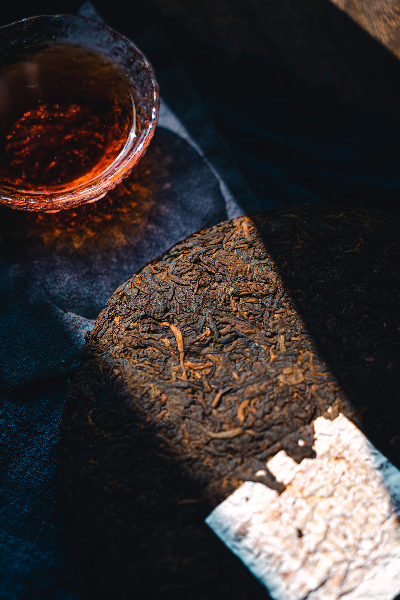 茶叶摄影 | 十年厚韵 一饼淀积（图ZMjMxMjg3Mzc2） - 产品摄影 - 站酷设计师邻居门口晒花椒原创素材 - 站酷ZCOOL