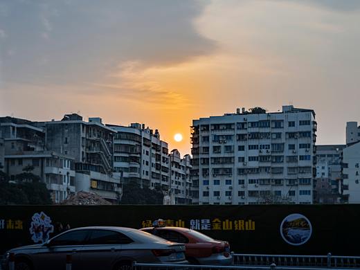 穿越城市，边走边拍