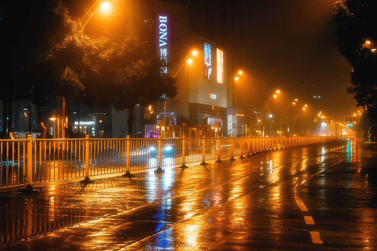 雨后街道唯美图片