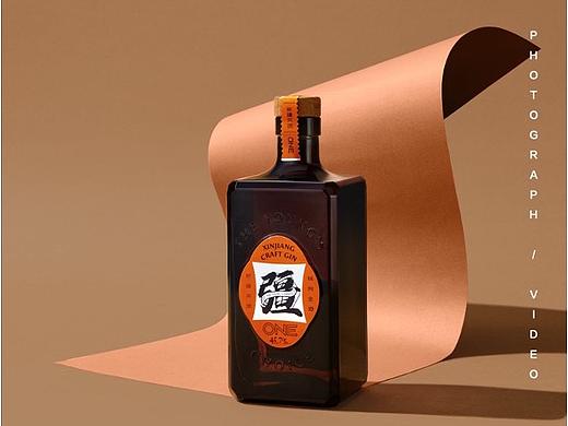 ONE｜金酒｜酒品拍攝（個人主頁-ZNTc1NDAyMjg=） - 產(chǎn)品攝影 - 站酷設計師影像磁場原創(chuàng)素材 - 站酷ZCOOL