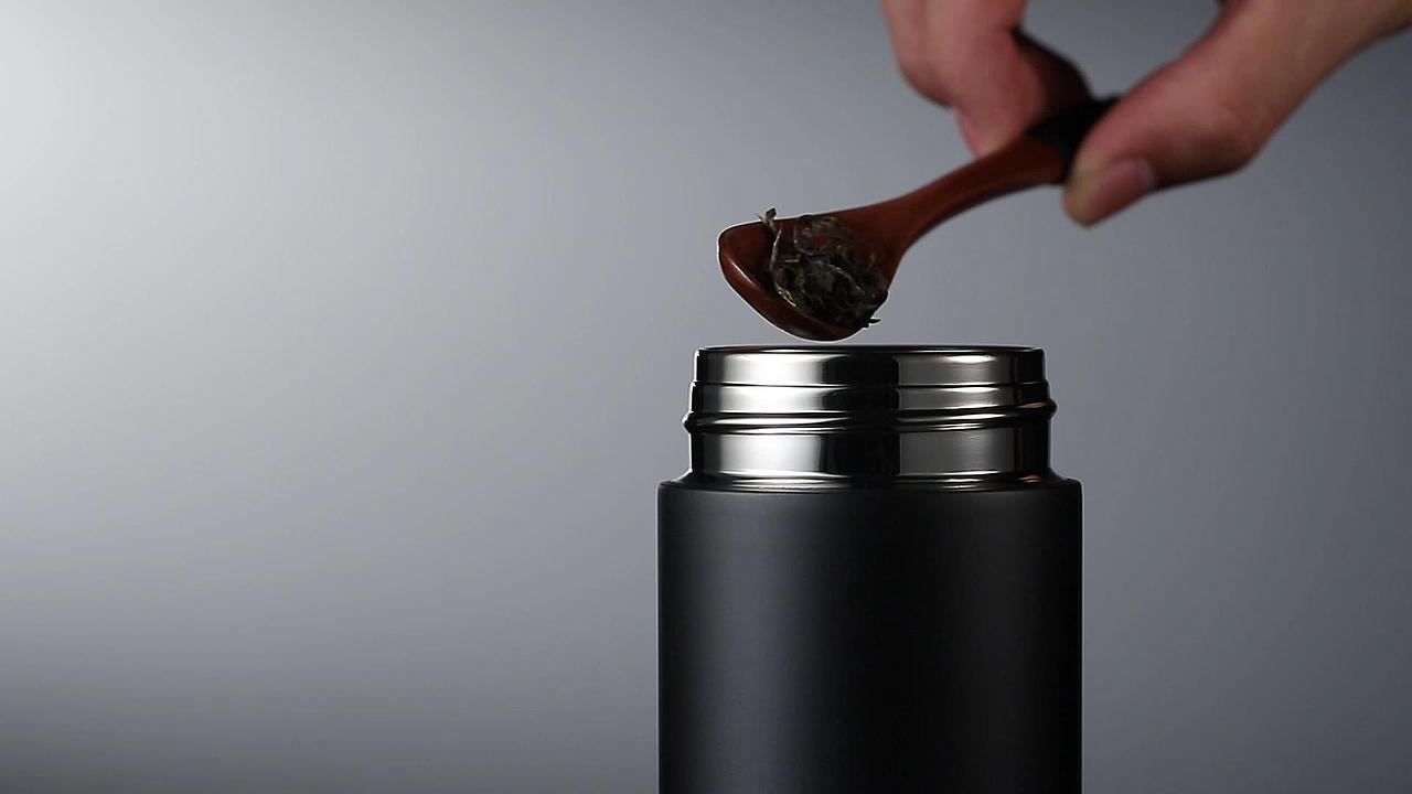 男士保温杯视频拍摄。（图ZOTk1OTgxNzY=） - 短片 - 站酷设计师聚象影视传媒原创素材 - 站酷ZCOOL