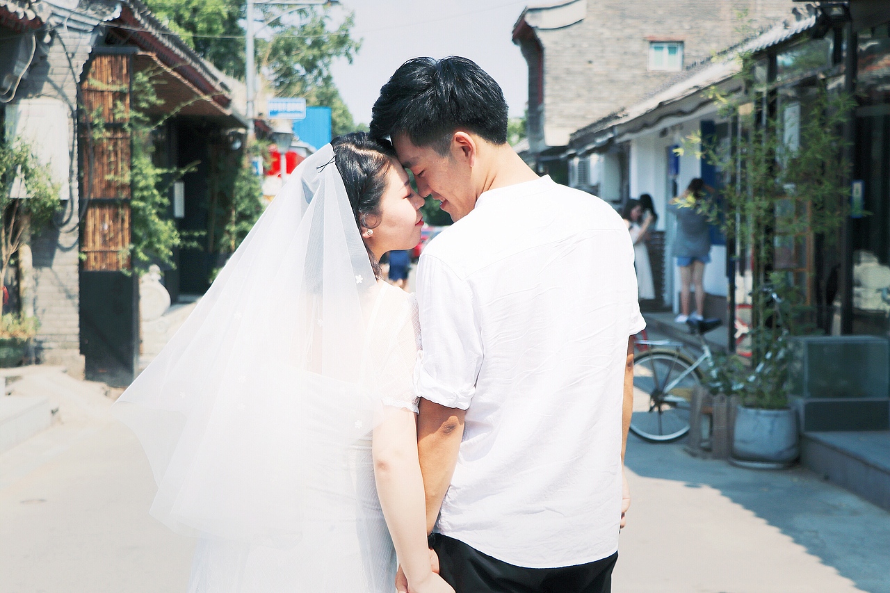 我们的爱，藏在心里，藏在夏日午后的胡同里...