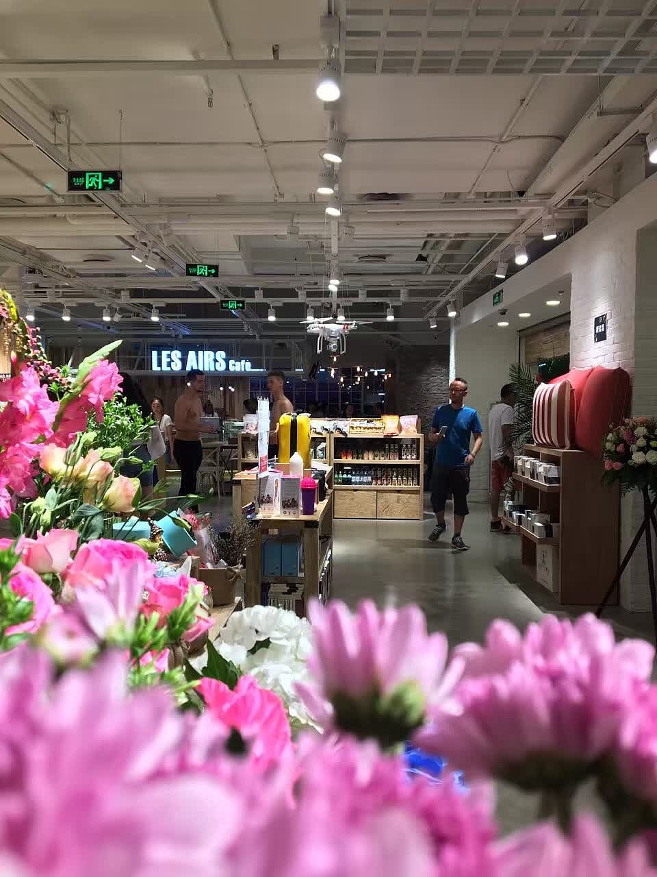 綠植與鮮花讓空間活色生香