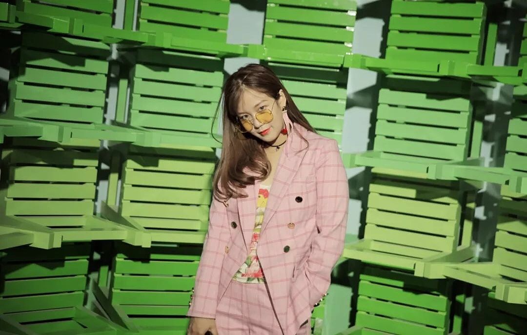 网红色廊-15空间不色不潮 拍到你不要不要