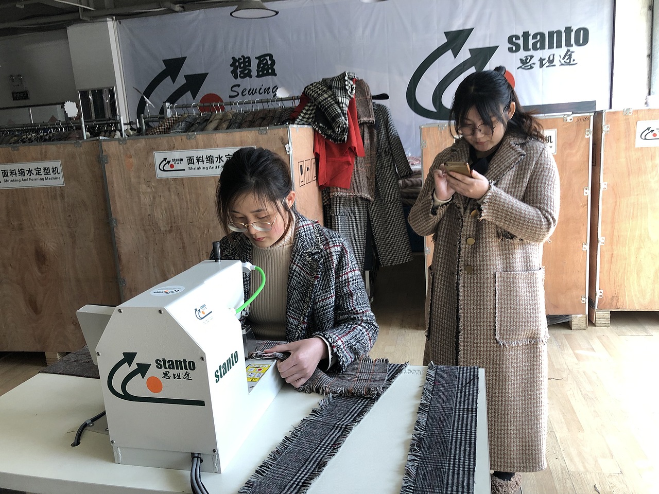 双面呢羊绒大衣流苏机，毛边机，须边机，波西米亚复古（图ZMTQ5MzAyMDQ0） - 工业用品/机械 - 站酷设计师思坦途特种缝纫机原创素材 - 站酷ZCOOL