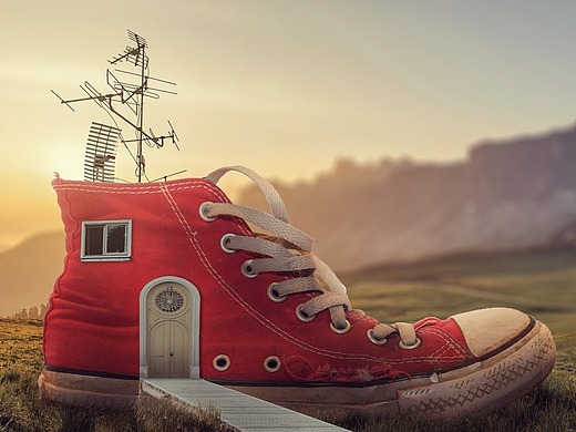 ps海报合成,鞋子模样的房子