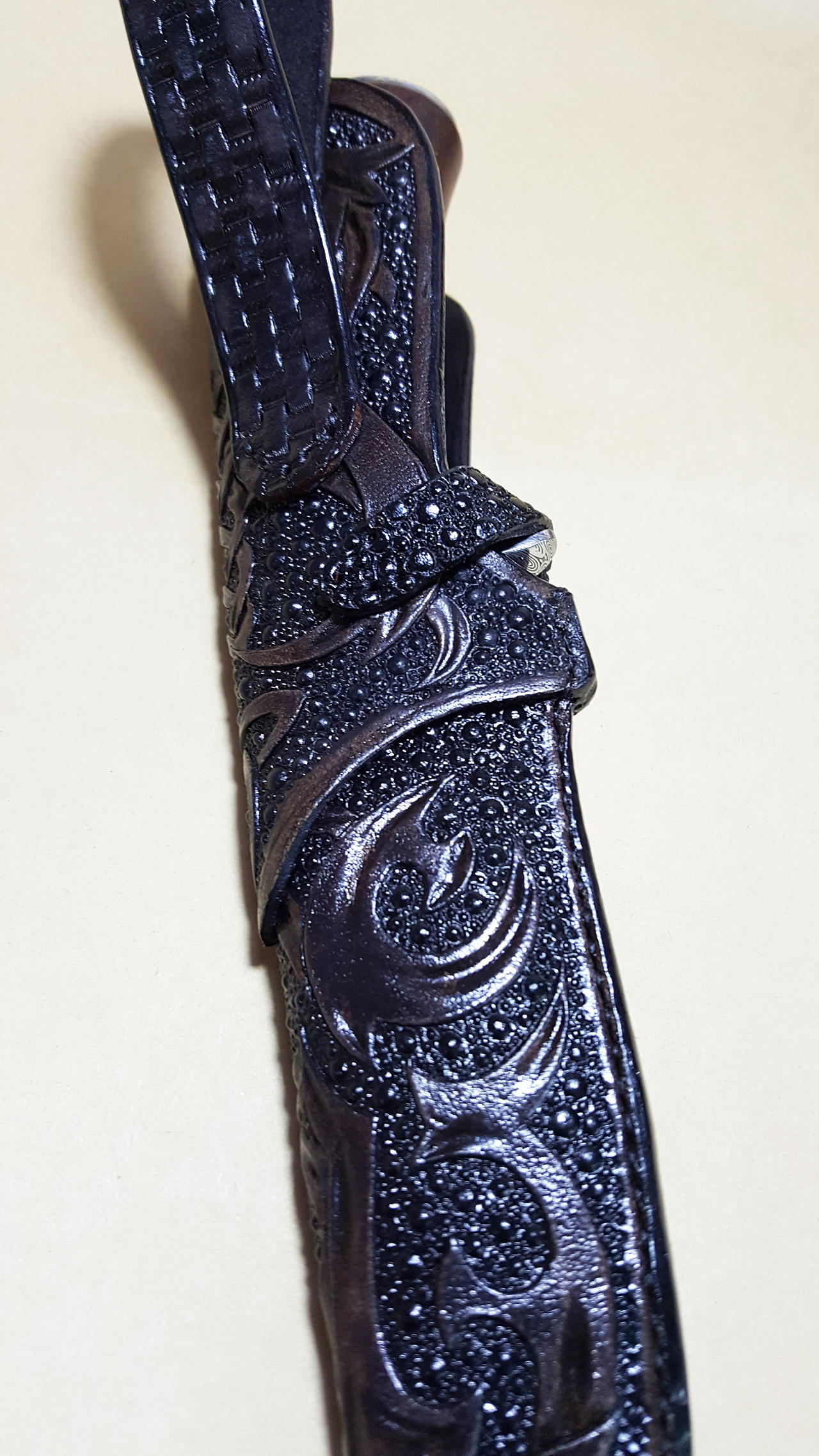 异域风格雕花刀鞘