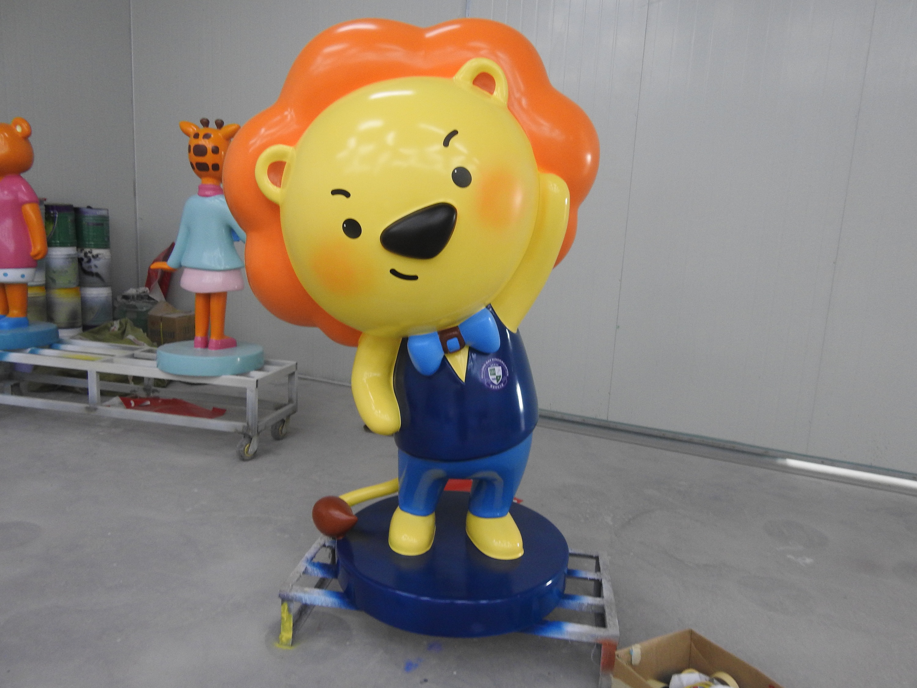 幼儿园狮子卡通雕塑装饰摆件玻璃钢动漫景ip观厂家定制