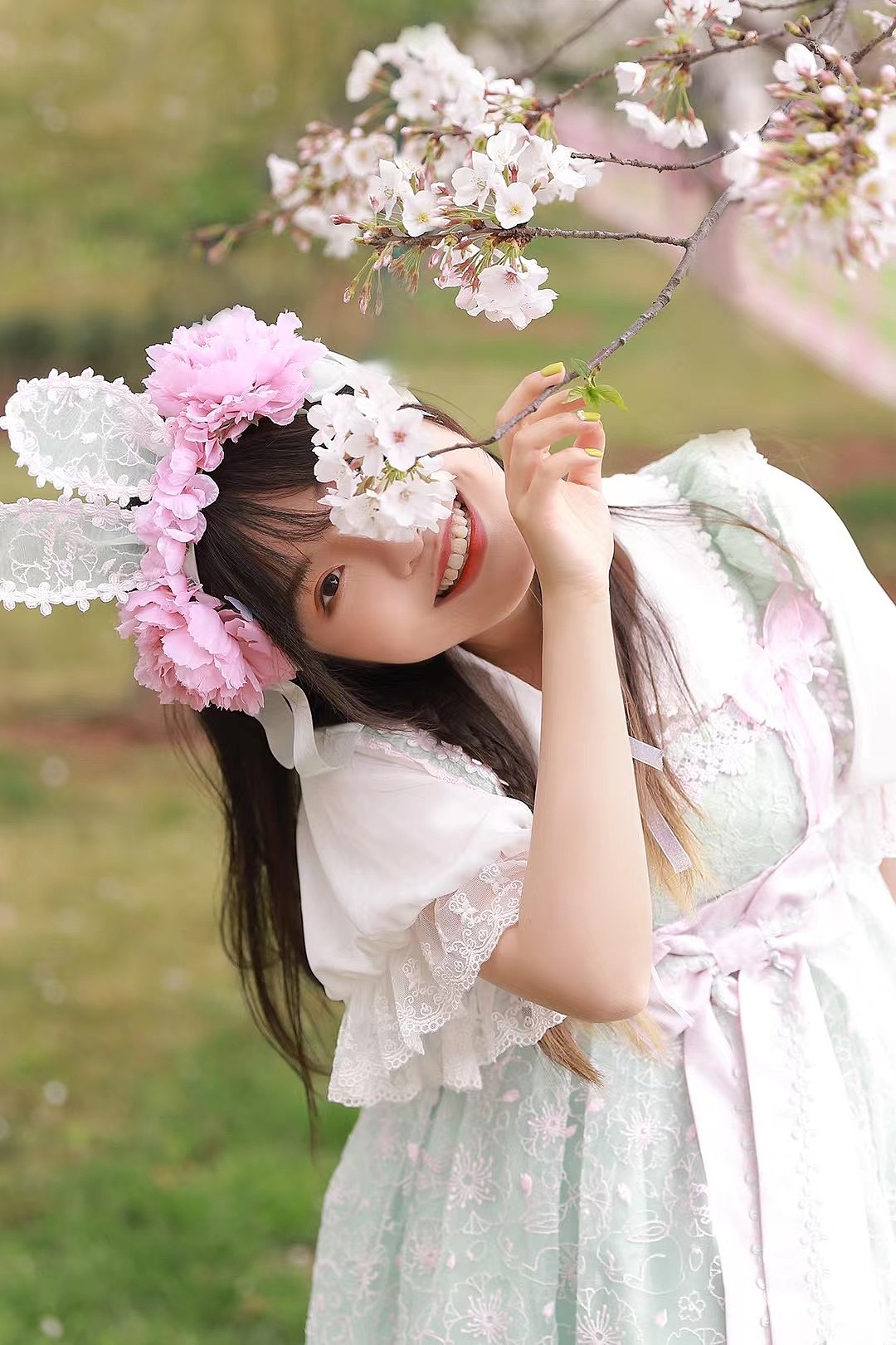春时 少女的裙摆和满片温柔的花|洛丽塔写真🌸