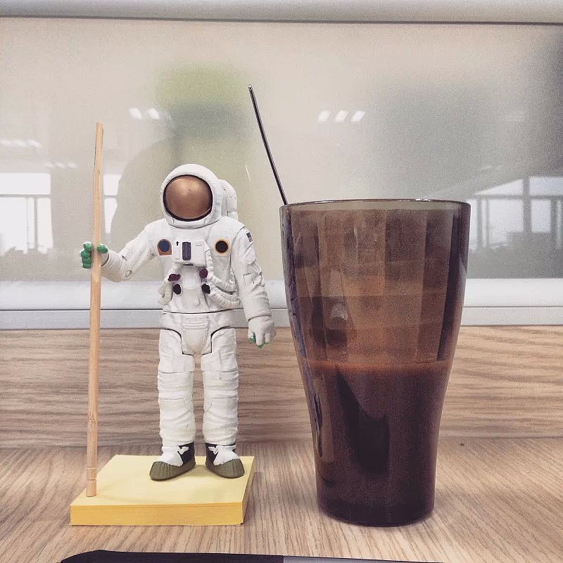宇航员的日常( 手机拍摄)（图ZMjQyNTE1ODQ=） - 产品摄影 - 站酷设计师9523原创素材 - 站酷ZCOOL